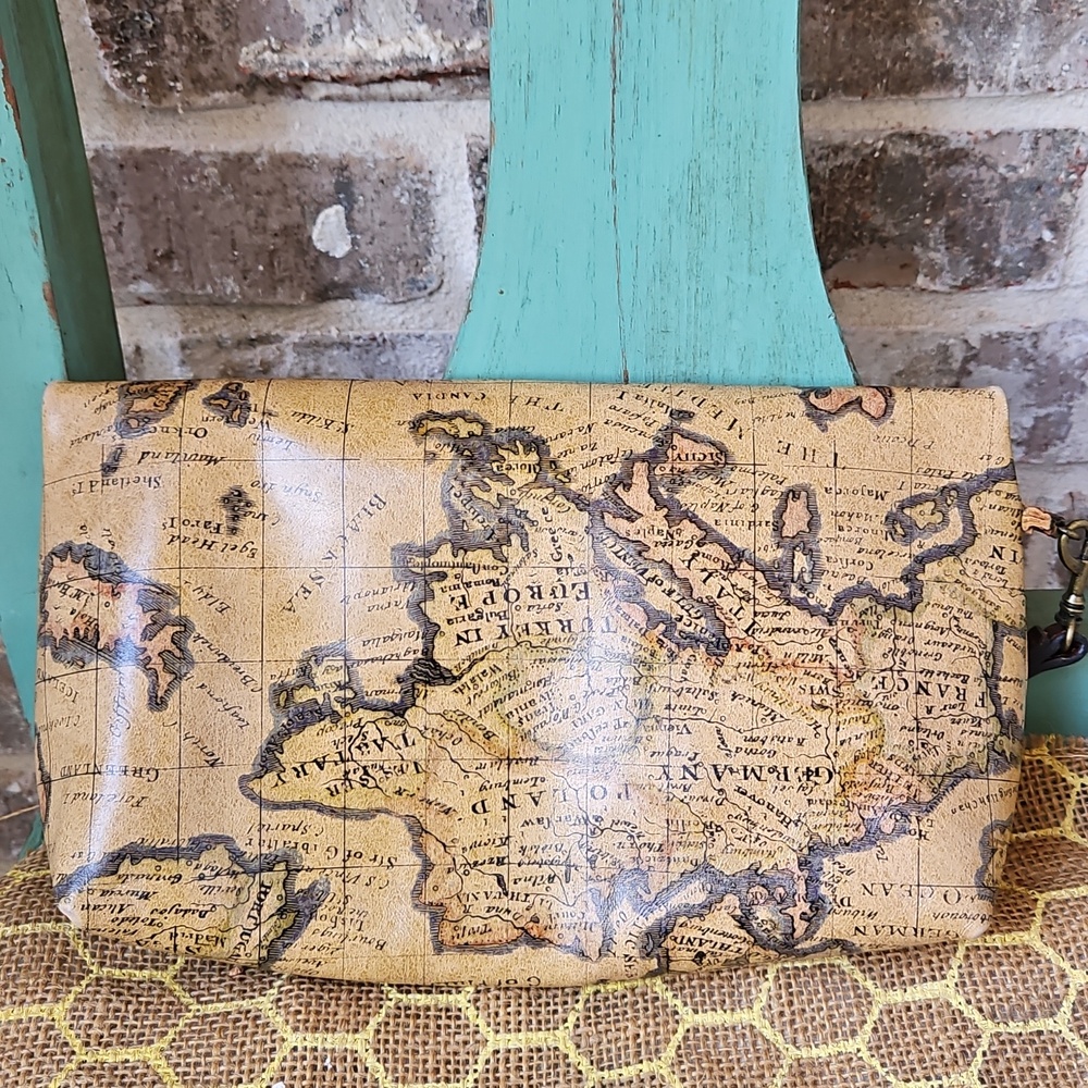 Patricia Nash Valerie European Map Wristlet - Picture 3 of 7